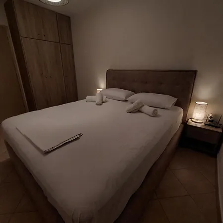 μοντέρνο σπίτι Apartment Yefira